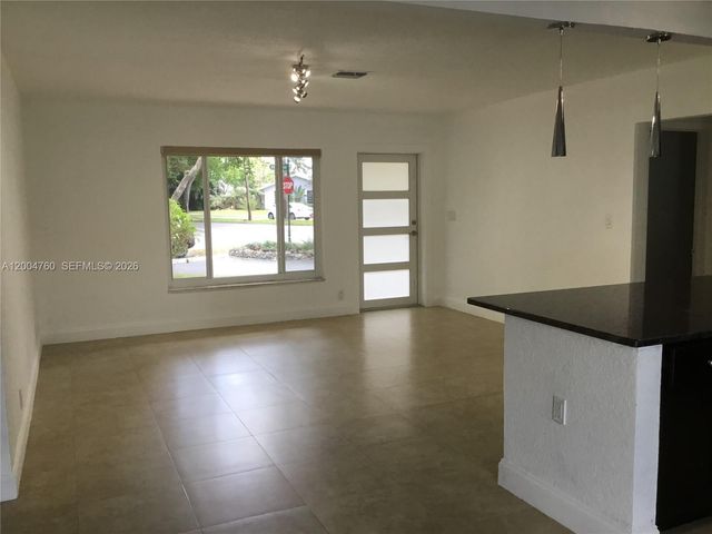 5881 SW 15th St, Plantation, FL 33317