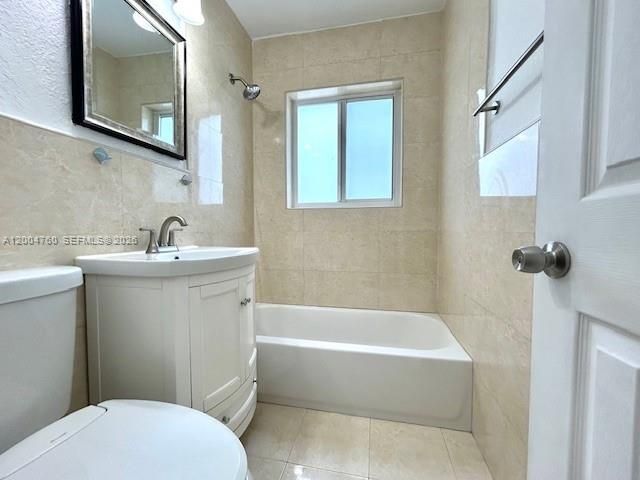 5881 SW 15th St, Plantation, FL 33317