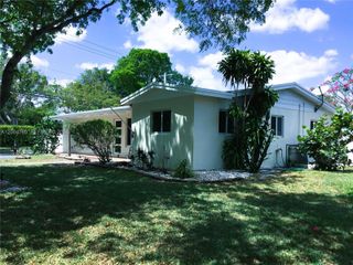 5881 SW 15th St, Plantation, FL 33317