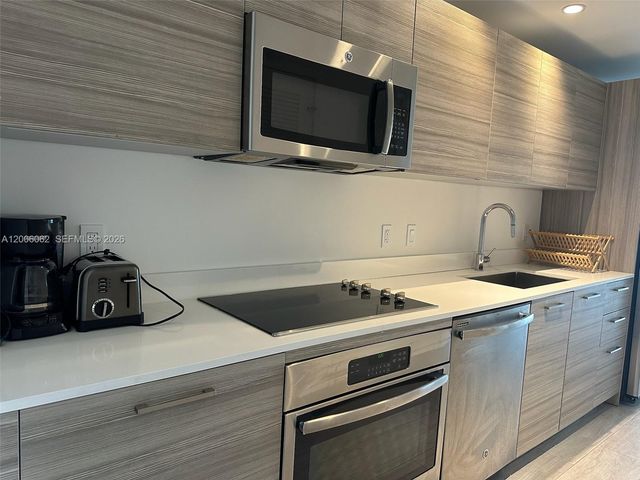 121 NE 34th St 1915, Miami, FL 33137