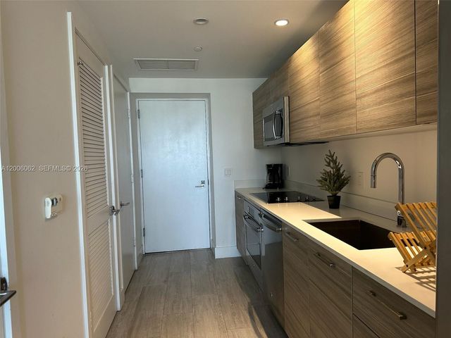 121 NE 34th St 1915, Miami, FL 33137