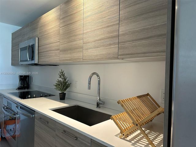 121 NE 34th St 1915, Miami, FL 33137