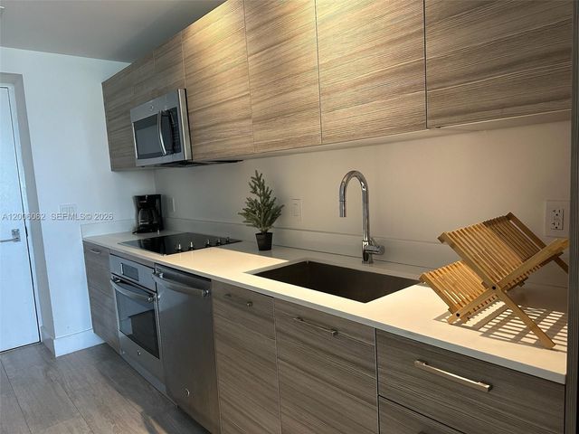 121 NE 34th St 1915, Miami, FL 33137