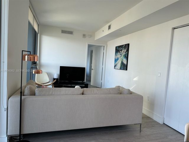 121 NE 34th St 1915, Miami, FL 33137