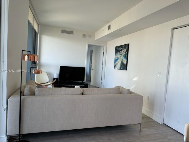 121 NE 34th St 1915, Miami, FL 33137