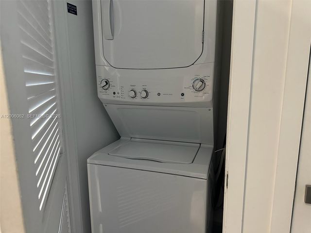 121 NE 34th St 1915, Miami, FL 33137