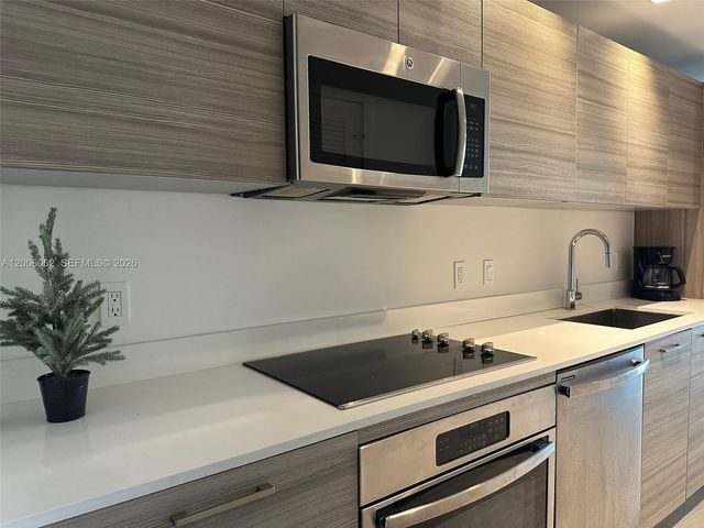 121 NE 34th St 1915, Miami, FL 33137