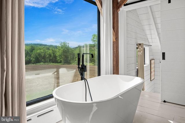854 SPRING HILL RD, Riegelsville, PA 18077