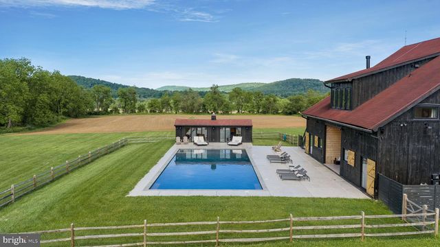 854 SPRING HILL RD, Riegelsville, PA 18077
