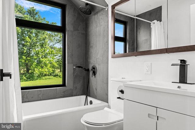 854 SPRING HILL RD, Riegelsville, PA 18077