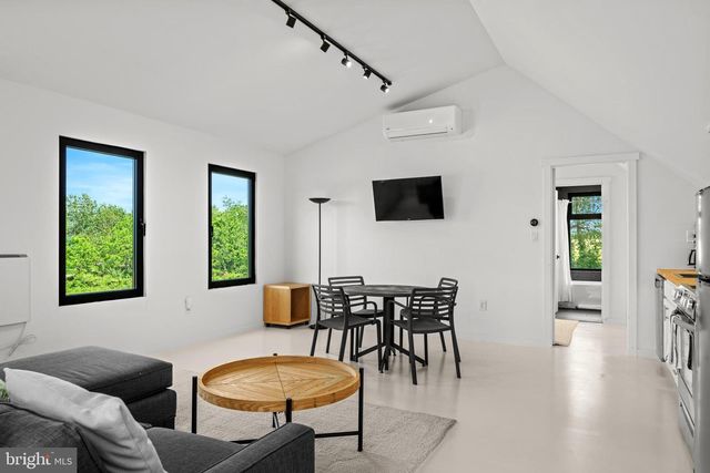 854 SPRING HILL RD, Riegelsville, PA 18077