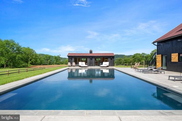 854 SPRING HILL RD, Riegelsville, PA 18077