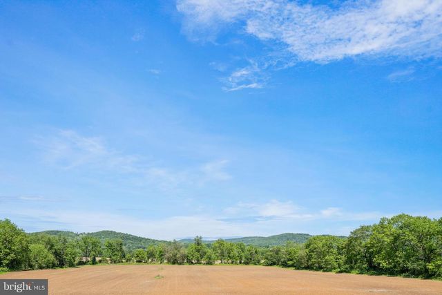 854 SPRING HILL RD, Riegelsville, PA 18077