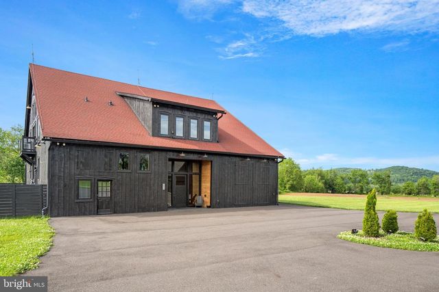 854 SPRING HILL RD, Riegelsville, PA 18077