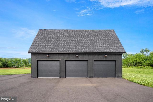 854 SPRING HILL RD, Riegelsville, PA 18077