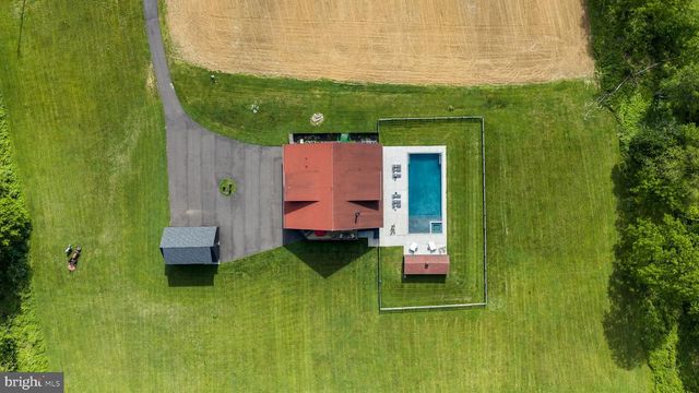 854 SPRING HILL RD, Riegelsville, PA 18077