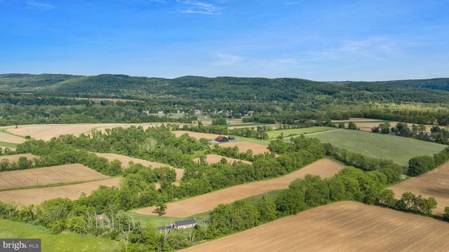 854 SPRING HILL RD, Riegelsville, PA 18077