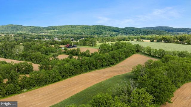 854 SPRING HILL RD, Riegelsville, PA 18077