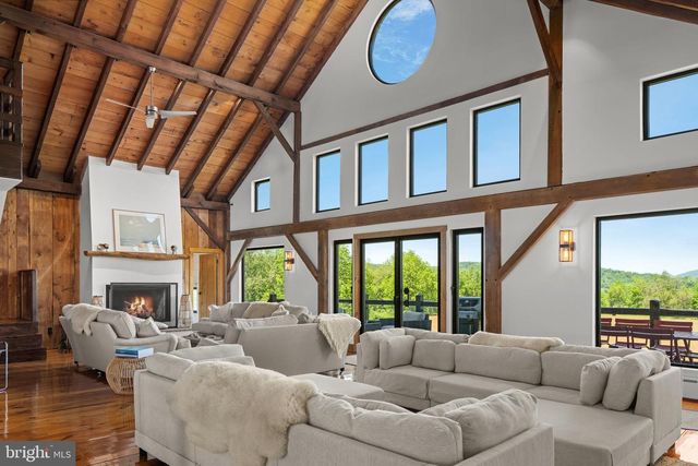 854 SPRING HILL RD, Riegelsville, PA 18077