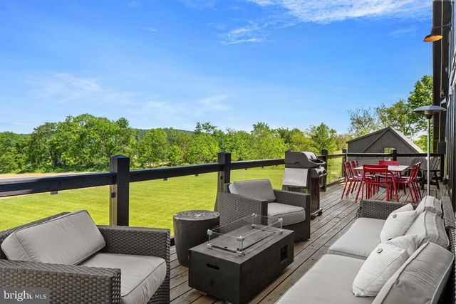 854 SPRING HILL RD, Riegelsville, PA 18077