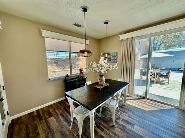 300 Bridlewood Ln, Copperopolis, CA 95228