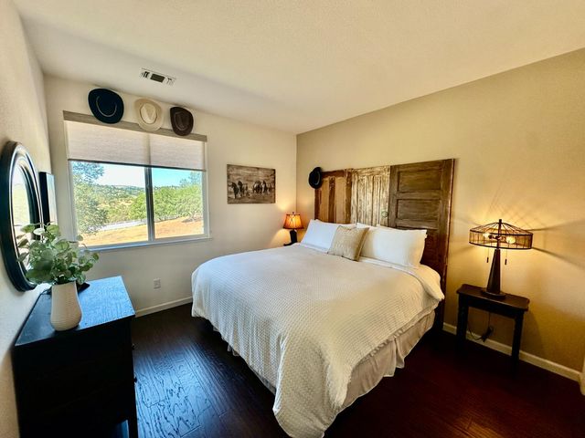 300 Bridlewood Ln, Copperopolis, CA 95228