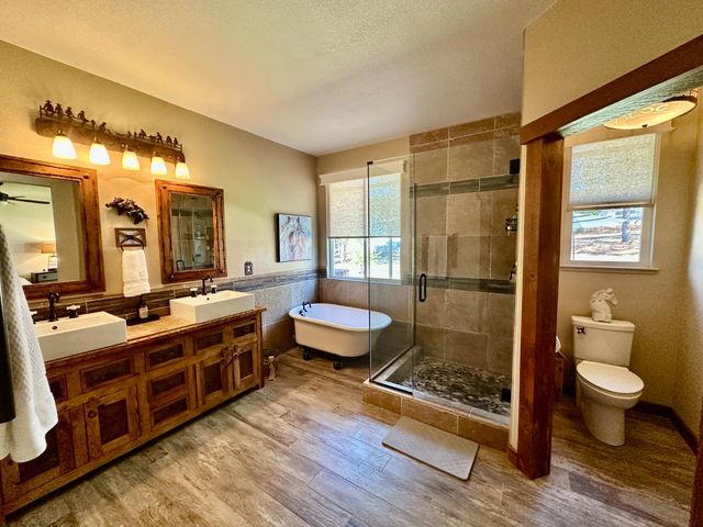 300 Bridlewood Ln, Copperopolis, CA 95228