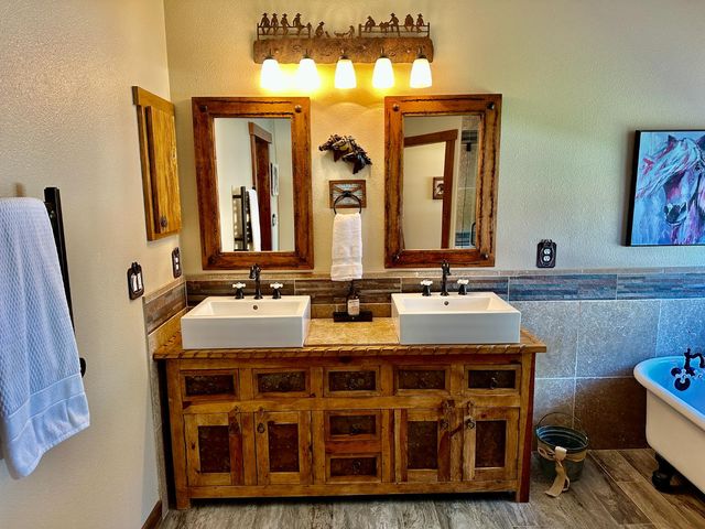 300 Bridlewood Ln, Copperopolis, CA 95228