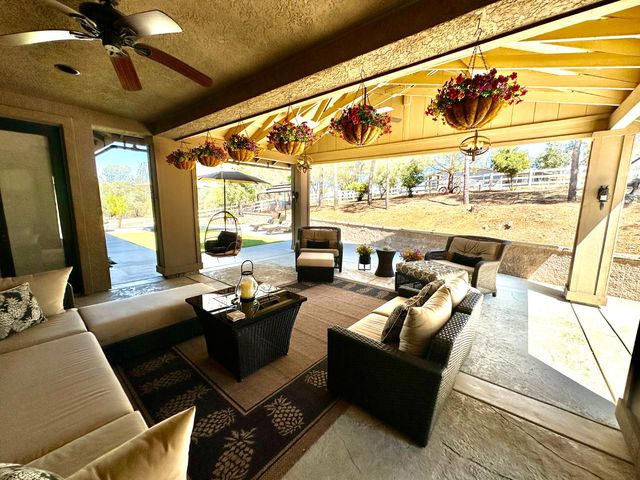 300 Bridlewood Ln, Copperopolis, CA 95228