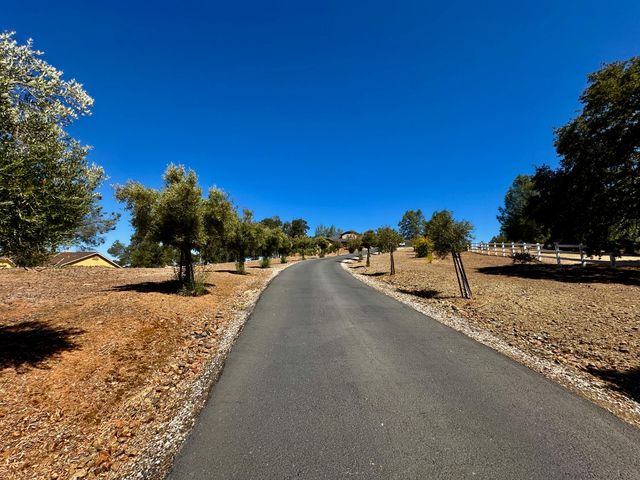 300 Bridlewood Ln, Copperopolis, CA 95228