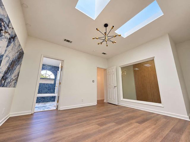 5118 Burt Street, Houston, TX 77018