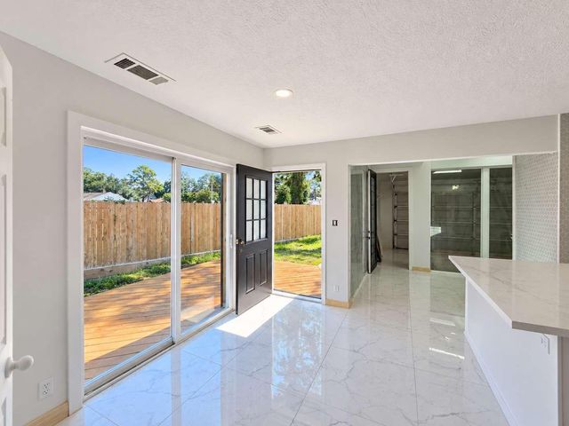 5118 Burt Street, Houston, TX 77018