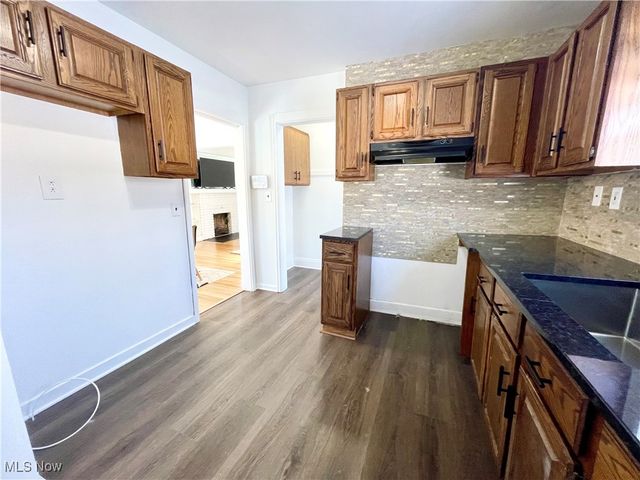 250 Center Road, Bedford, OH 44146