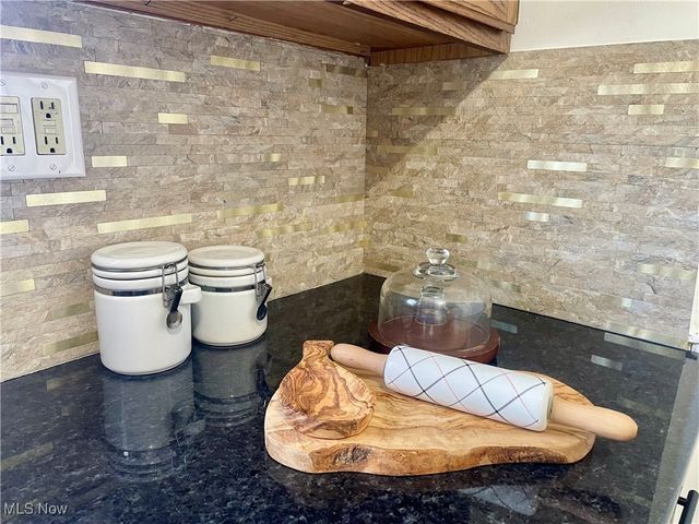 250 Center Road, Bedford, OH 44146