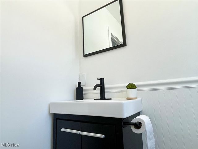 250 Center Road, Bedford, OH 44146