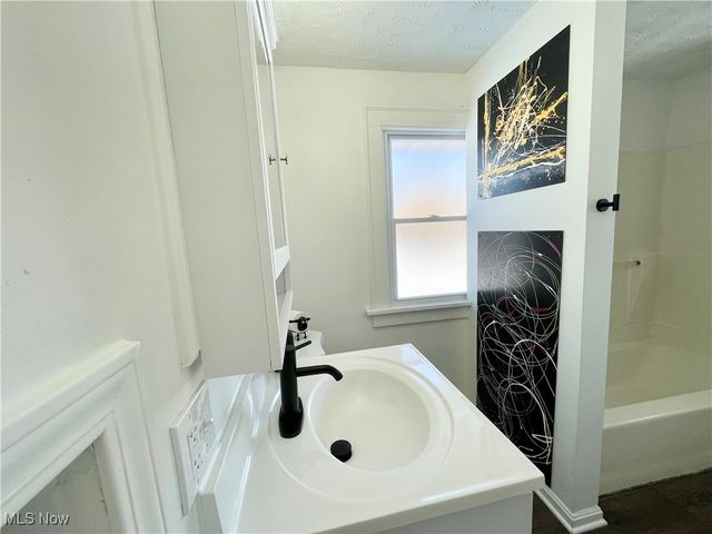 250 Center Road, Bedford, OH 44146