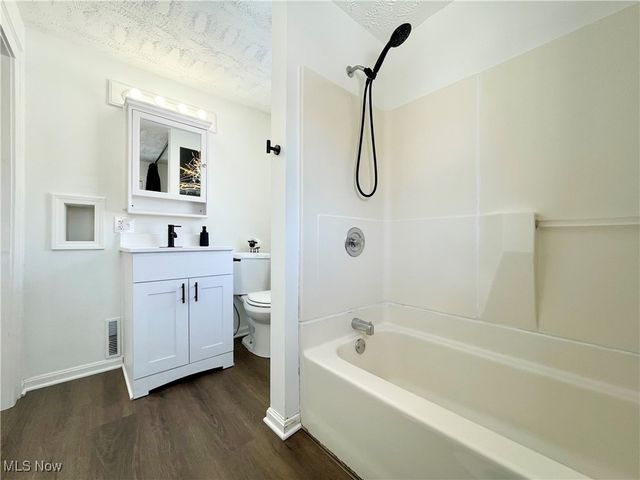 250 Center Road, Bedford, OH 44146