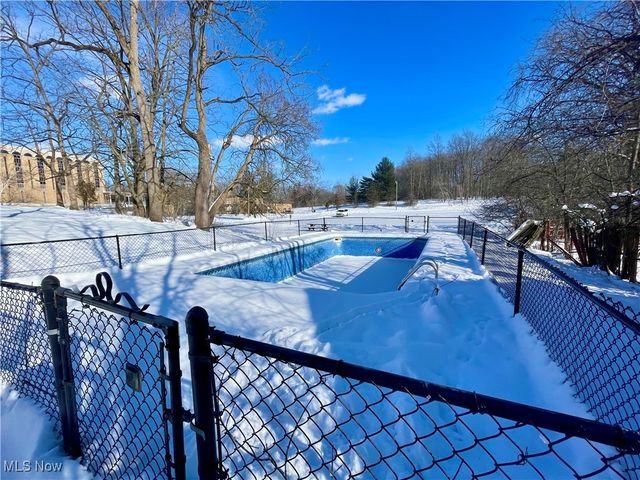 250 Center Road, Bedford, OH 44146