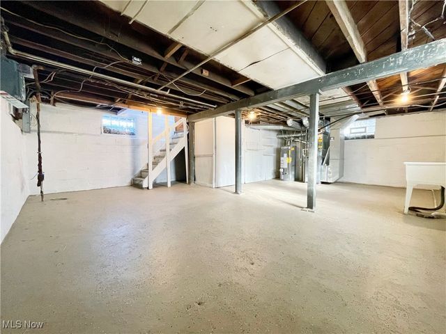 250 Center Road, Bedford, OH 44146