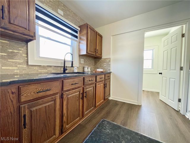 250 Center Road, Bedford, OH 44146