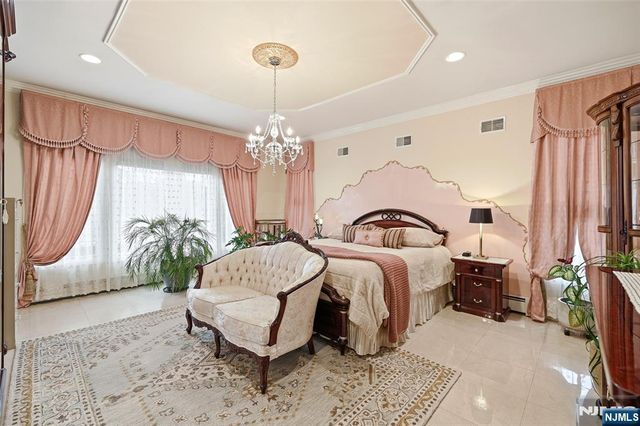 800 De Lalla Terrace, Ridgefield, NJ 07657