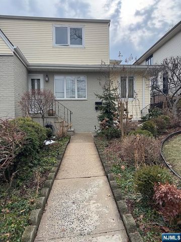 800 De Lalla Terrace, Ridgefield, NJ 07657