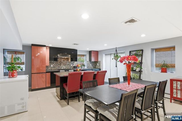 800 De Lalla Terrace, Ridgefield, NJ 07657
