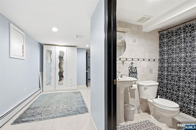 800 De Lalla Terrace, Ridgefield, NJ 07657