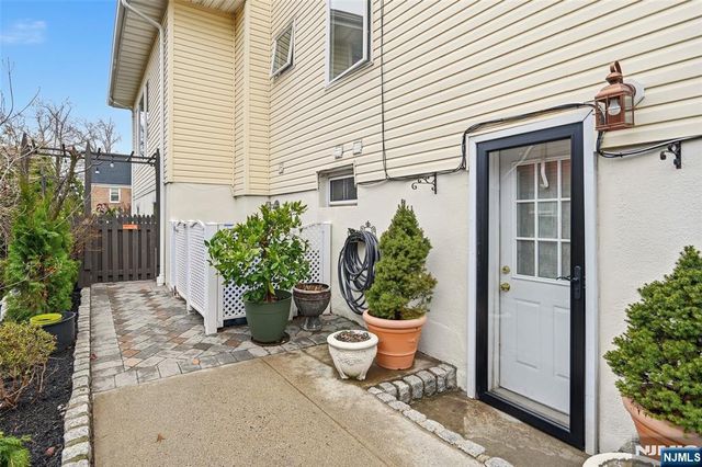 800 De Lalla Terrace, Ridgefield, NJ 07657