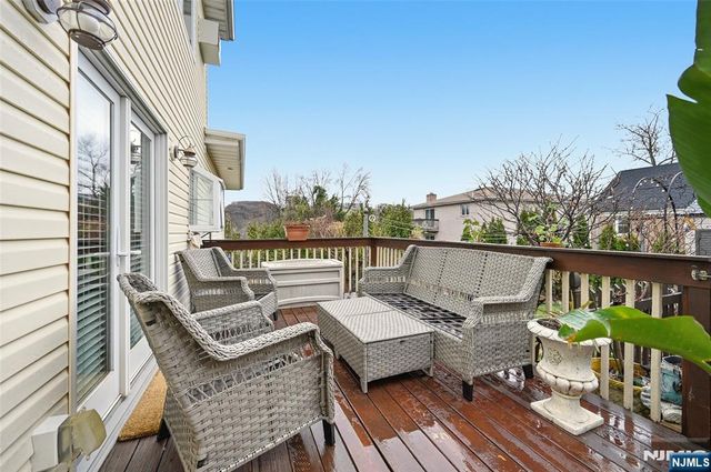 800 De Lalla Terrace, Ridgefield, NJ 07657