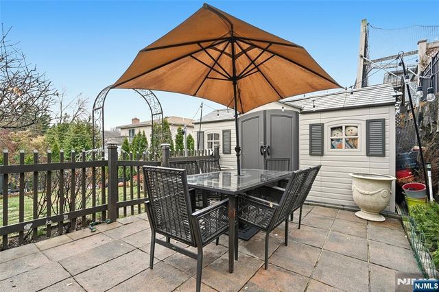 800 De Lalla Terrace, Ridgefield, NJ 07657