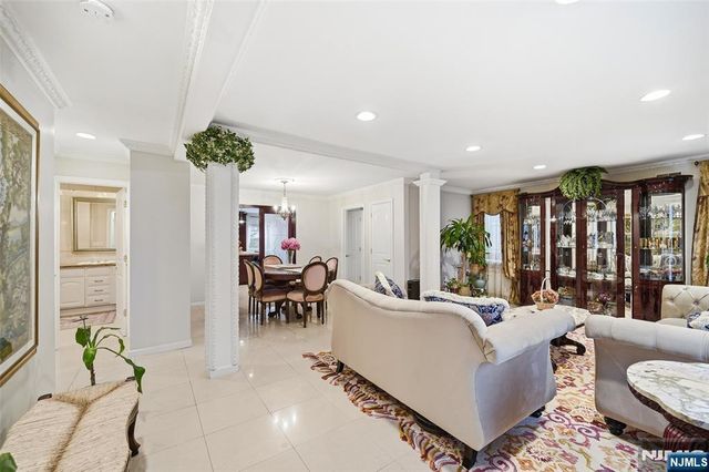 800 De Lalla Terrace, Ridgefield, NJ 07657