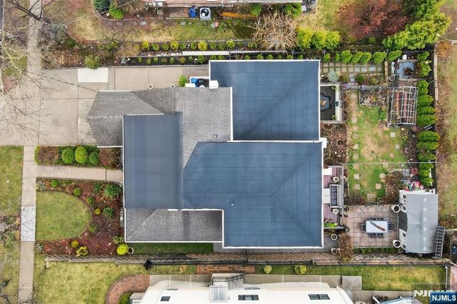 800 De Lalla Terrace, Ridgefield, NJ 07657