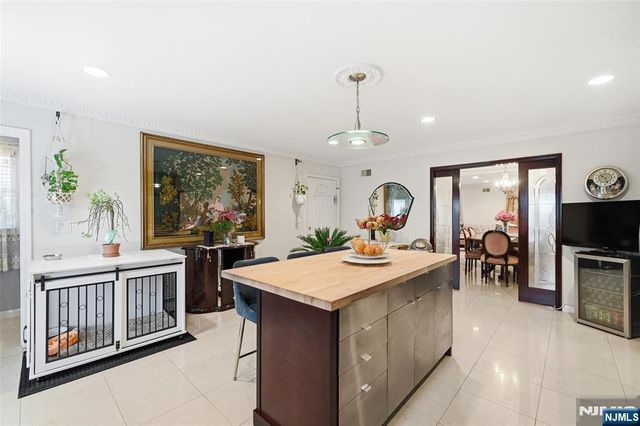 800 De Lalla Terrace, Ridgefield, NJ 07657